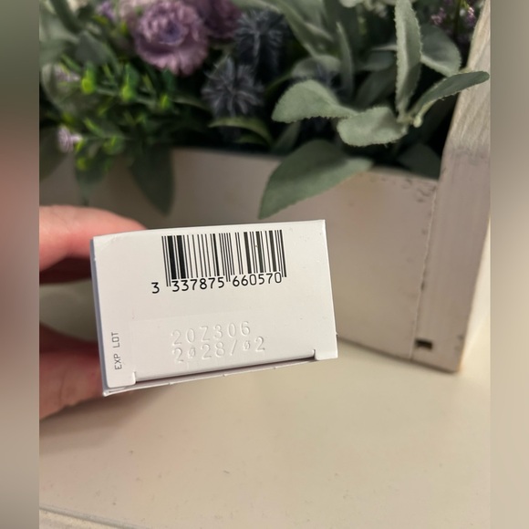 La Roche-Posay 12% Pure Vitamin C Anti-Aging Face Serum - Picture 8 of 8